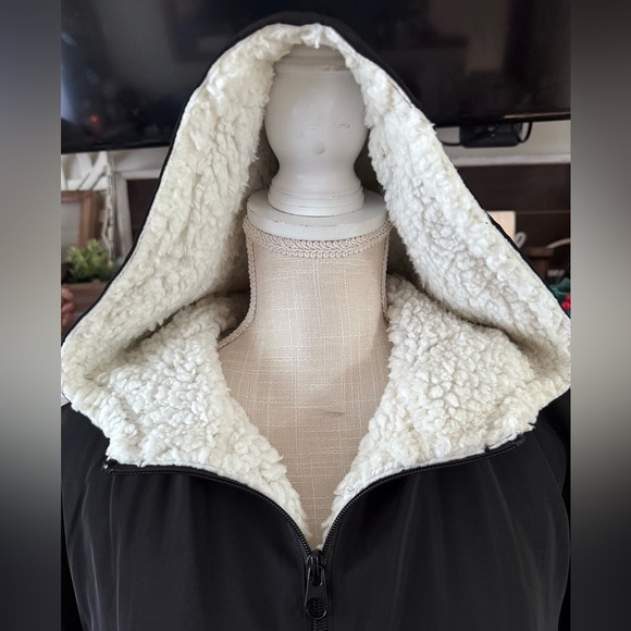 Linda Anderson Black Hooded Rain Jacket with Sherpa Lining. Size XXL - Picture 9 of 14
